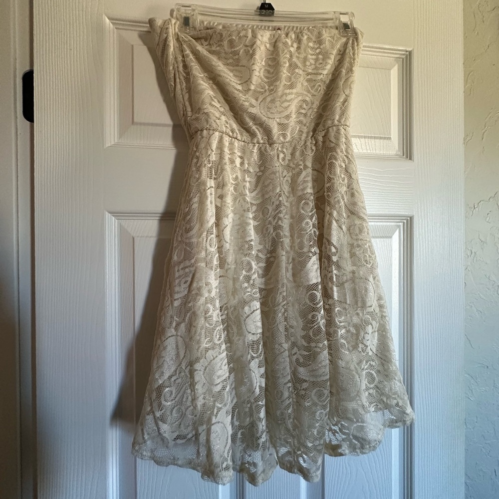 Elegant Cream Lace Dress